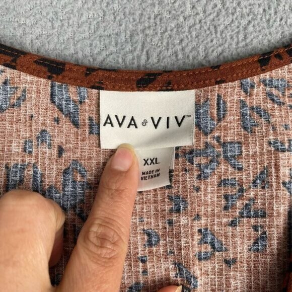 Ava & Viv Women's size XXL Brown Pattern Textured Dress plus,Pockets,V-Neck - Picture 3 of 14